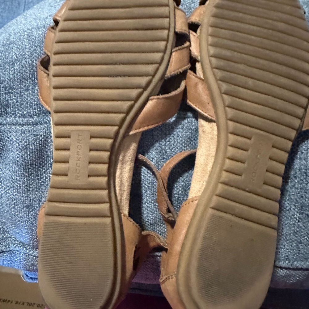 Rockport Brown Sandals with Strappy Design and Flat Sole - Picture 3 of 3
